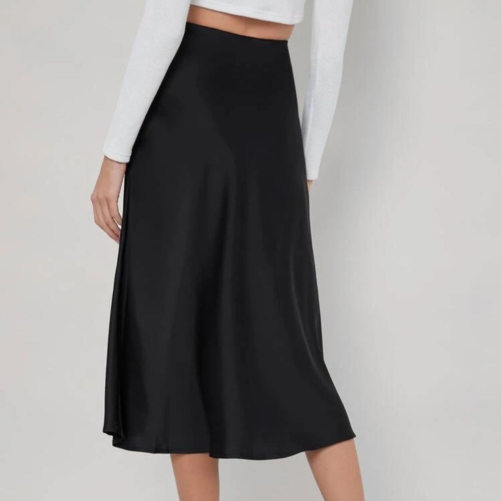 Elegant Satin midi skirt zipper closure black - Picture 3 of 8